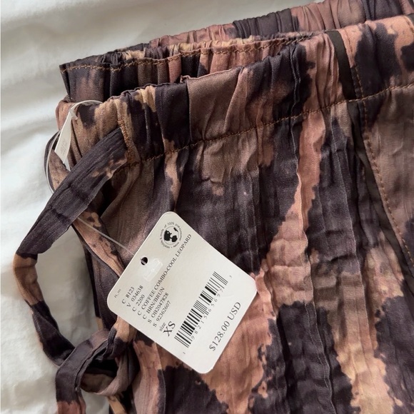NWT Free People All Out Satin Leopard Pants - Picture 5 of 5